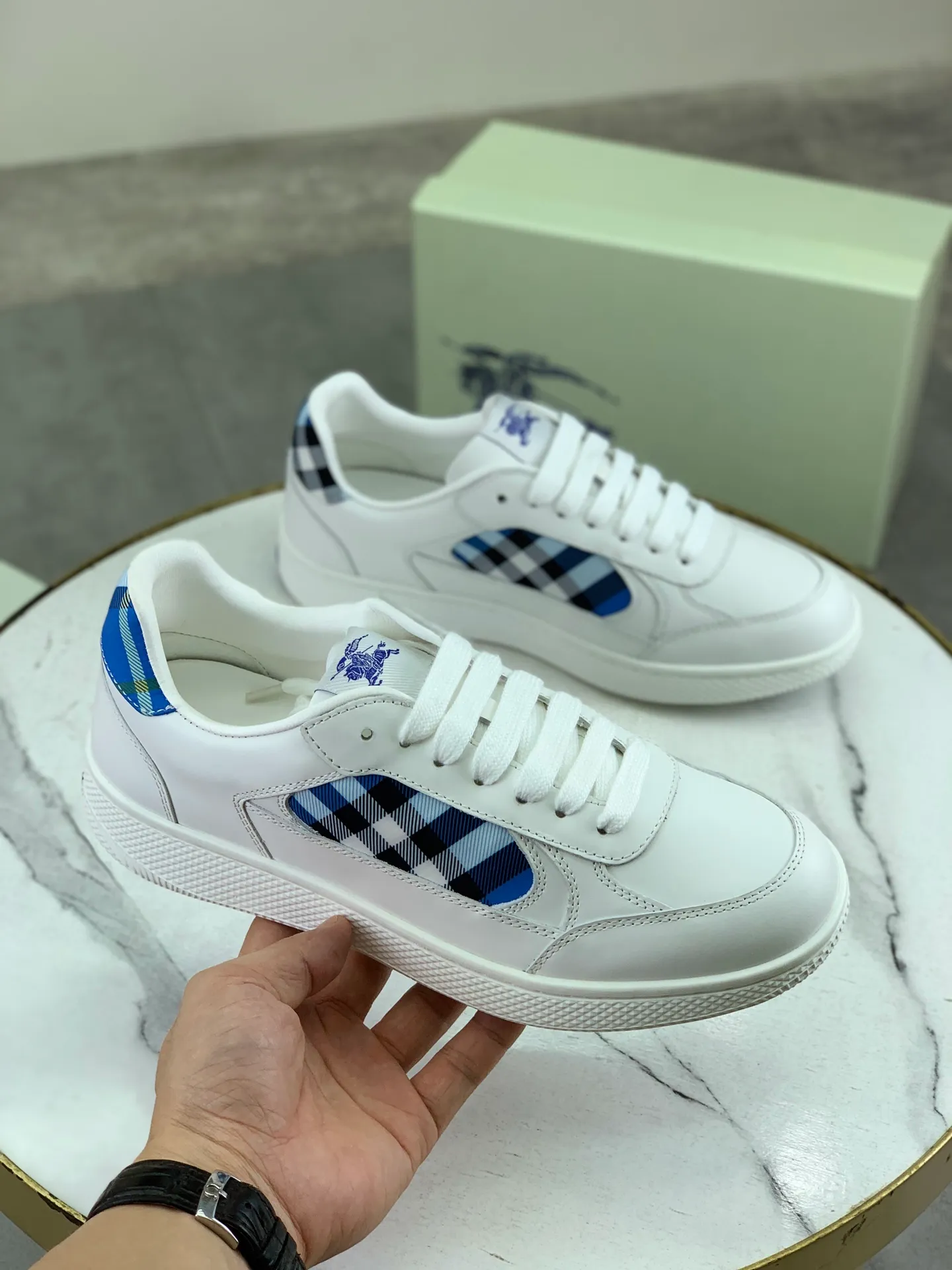 Factory price P640 [BURBERRY] Burberry - High-end quality original order (couples 🧑‍🤝‍🧑 style) - Upper: imported 🔝 original material - Lining: cowhide lining, feet; water-dyed cowhide - Outsole: ultra-light TPR rubber; two-color molded outsole - Super high quality control, fine workmanship: highlighted (high-end, extravagance, grade) -Size: 35-46 (male 38 46 Female 35 40 can be customized)·Color: Multiple colors available